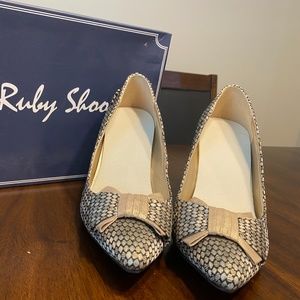 Metallic circle heels